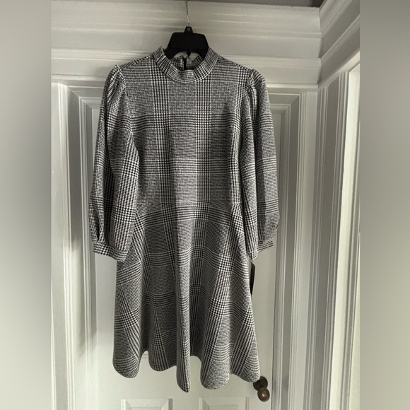 Elegant Black and White Houndstooth Dress - Picture 1 of 2